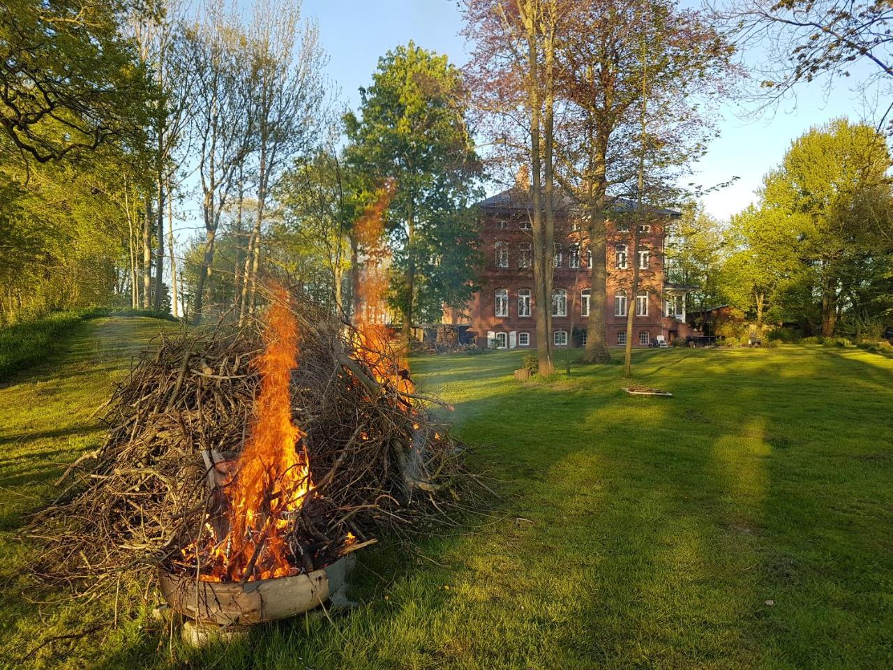 Haus Im Park Appartement Wesselburen Buitenkant foto